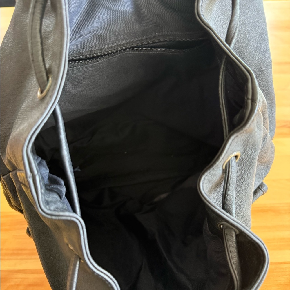 90s Black Leather Drawstring Backpack - Picture 4 of 8